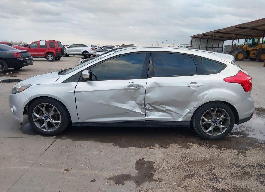 Photo 14 of 2014 Ford Focus SE (VIN 1FADP3K2XEL374916)