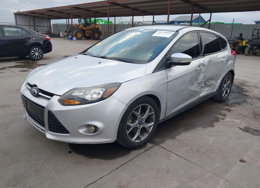 Photo 2 of 2014 Ford Focus SE (VIN 1FADP3K2XEL374916)