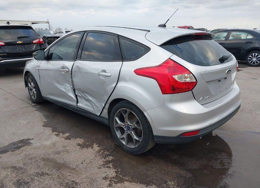 Photo 3 of 2014 Ford Focus SE (VIN 1FADP3K2XEL374916)