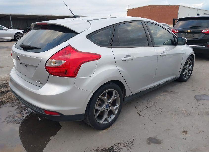 Photo 4 of 2014 Ford Focus SE (VIN 1FADP3K2XEL374916)