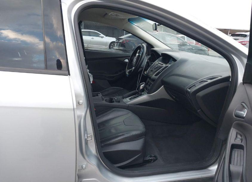 Photo 5 of 2014 Ford Focus SE (VIN 1FADP3K2XEL374916)