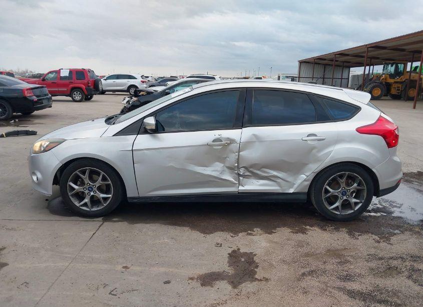 Photo 6 of 2014 Ford Focus SE (VIN 1FADP3K2XEL374916)