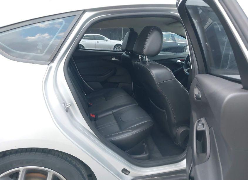 Photo 8 of 2014 Ford Focus SE (VIN 1FADP3K2XEL374916)
