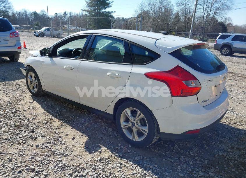 Photo 3 of 2014 Ford Focus SE (VIN 1FADP3K2XEL376133)