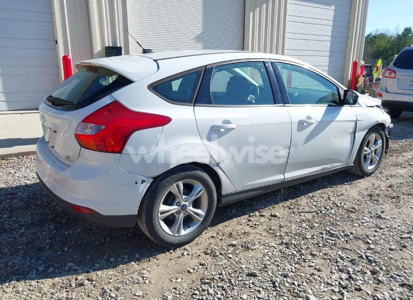 Photo 4 of 2014 Ford Focus SE (VIN 1FADP3K2XEL376133)