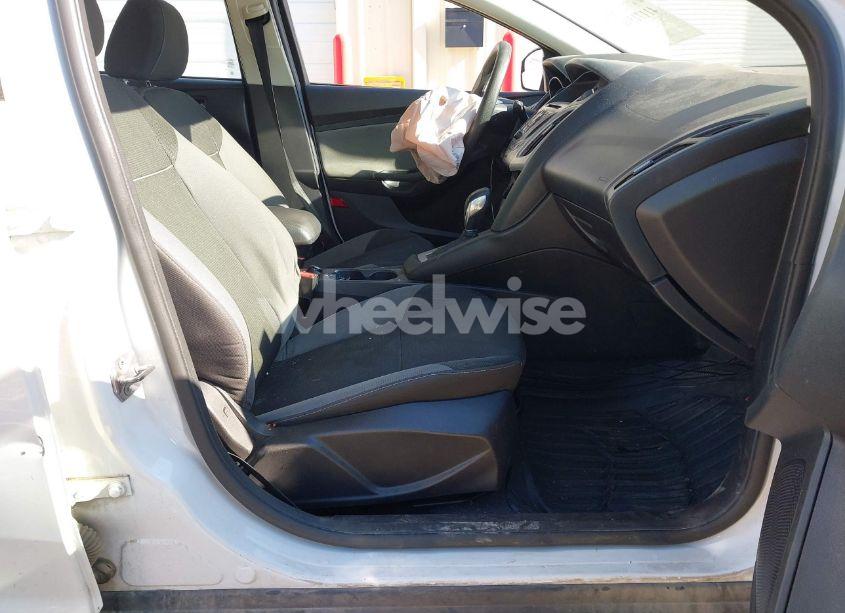 Photo 5 of 2014 Ford Focus SE (VIN 1FADP3K2XEL376133)