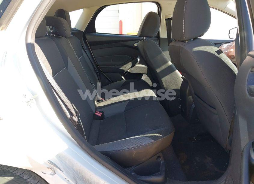 Photo 8 of 2014 Ford Focus SE (VIN 1FADP3K2XEL376133)