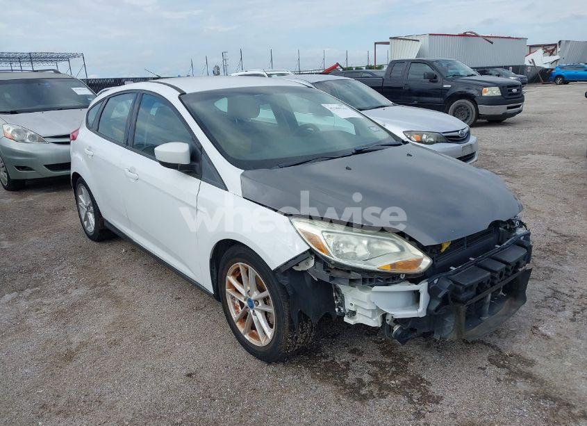 2014 Ford Focus SE (VIN 1FADP3K2XEL393210) main photo