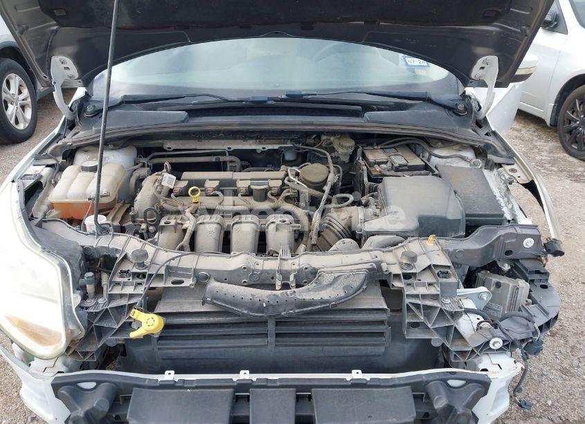 Photo 10 of 2014 Ford Focus SE (VIN 1FADP3K2XEL393210)