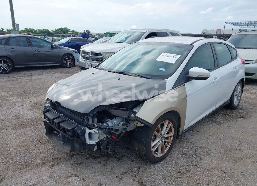 Photo 2 of 2014 Ford Focus SE (VIN 1FADP3K2XEL393210)