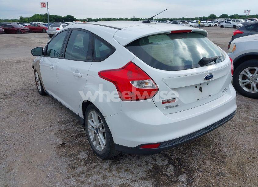 Photo 3 of 2014 Ford Focus SE (VIN 1FADP3K2XEL393210)