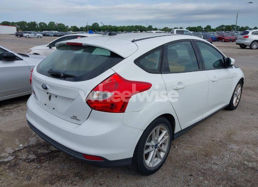 Photo 4 of 2014 Ford Focus SE (VIN 1FADP3K2XEL393210)