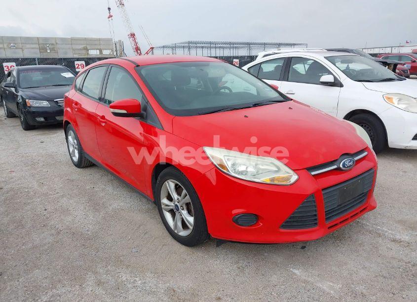 2014 Ford Focus SE (VIN 1FADP3K2XEL403363) main photo