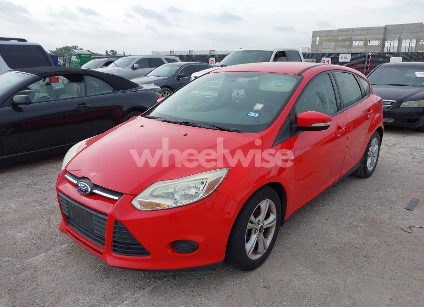 Photo 2 of 2014 Ford Focus SE (VIN 1FADP3K2XEL403363)