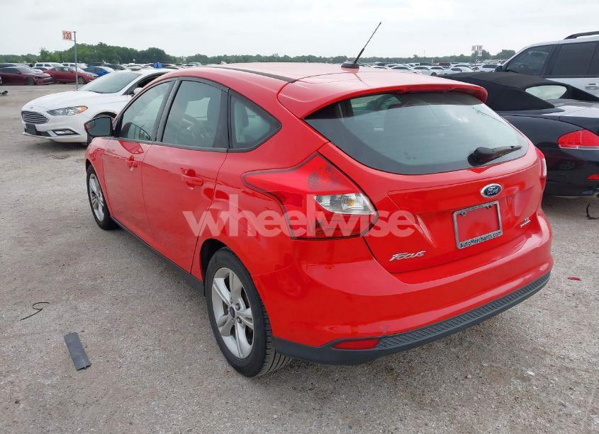Photo 3 of 2014 Ford Focus SE (VIN 1FADP3K2XEL403363)