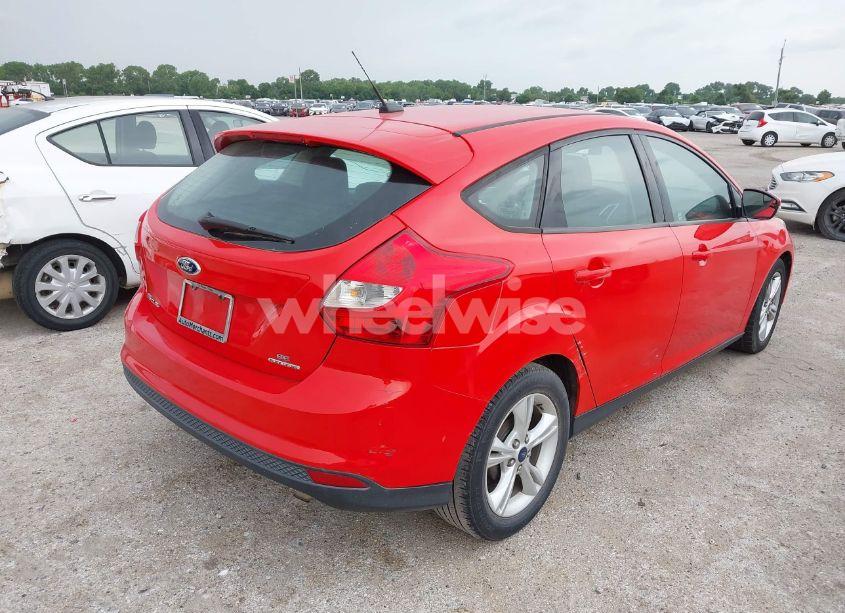 Photo 4 of 2014 Ford Focus SE (VIN 1FADP3K2XEL403363)