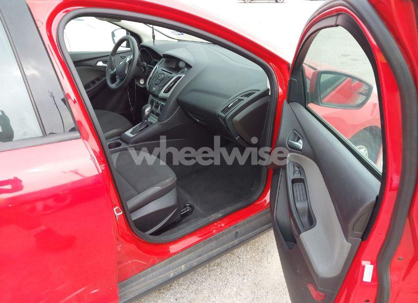 Photo 5 of 2014 Ford Focus SE (VIN 1FADP3K2XEL403363)