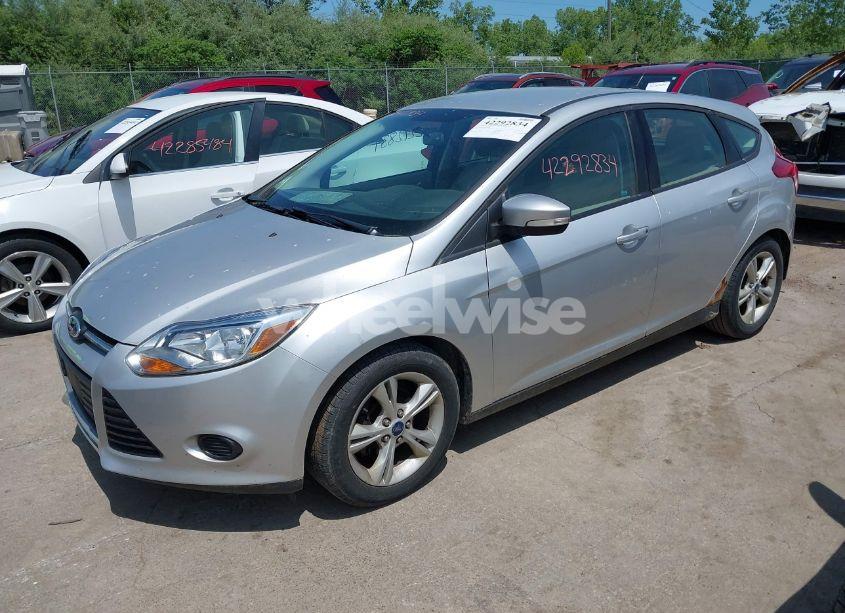 Photo 2 of 2014 Ford Focus SE (VIN 1FADP3K2XEL404562)