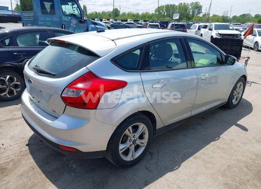 Photo 4 of 2014 Ford Focus SE (VIN 1FADP3K2XEL404562)