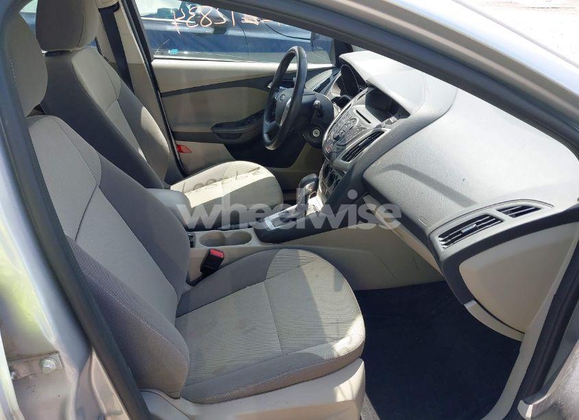 Photo 5 of 2014 Ford Focus SE (VIN 1FADP3K2XEL404562)