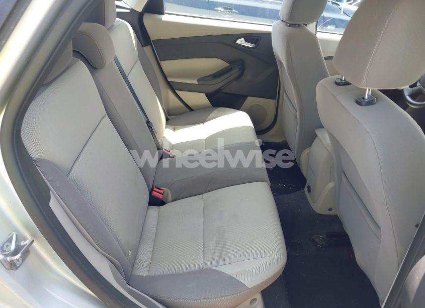 Photo 8 of 2014 Ford Focus SE (VIN 1FADP3K2XEL404562)