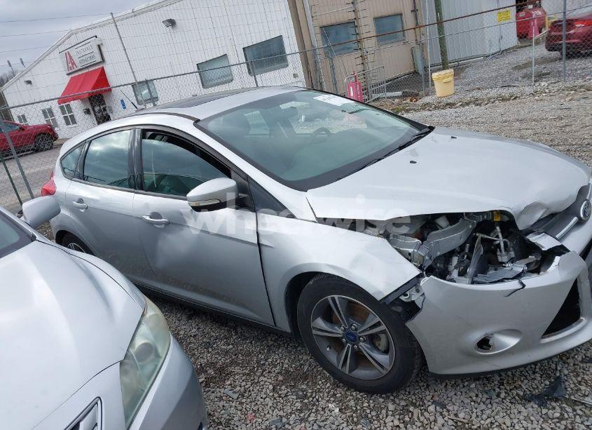 2014 Ford Focus SE (VIN 1FADP3K2XEL435620) main photo
