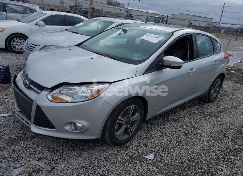 Photo 2 of 2014 Ford Focus SE (VIN 1FADP3K2XEL435620)