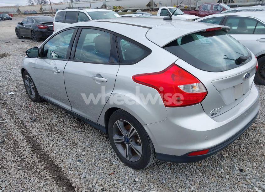 Photo 3 of 2014 Ford Focus SE (VIN 1FADP3K2XEL435620)