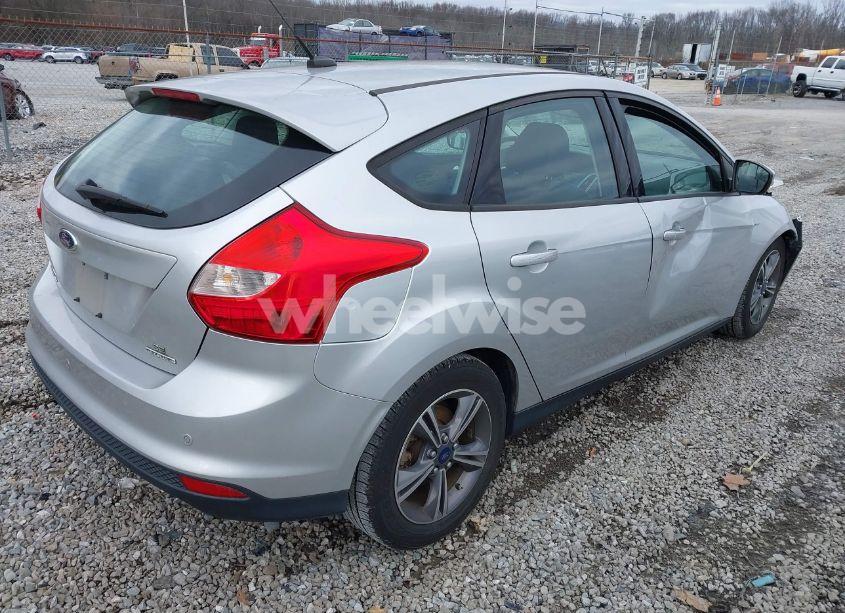 Photo 4 of 2014 Ford Focus SE (VIN 1FADP3K2XEL435620)