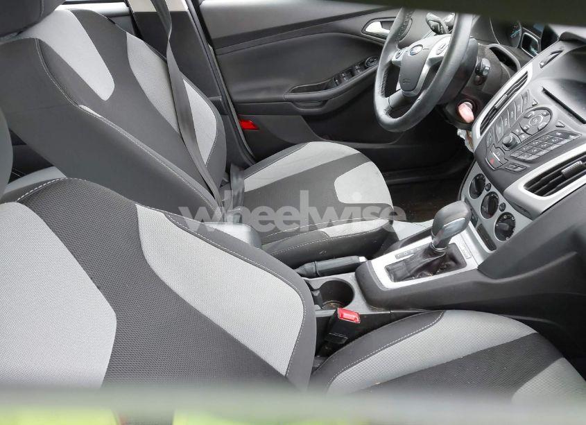 Photo 5 of 2014 Ford Focus SE (VIN 1FADP3K2XEL435620)