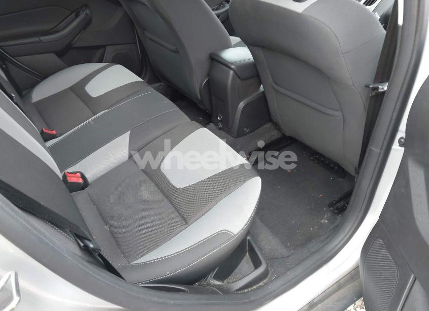 Photo 8 of 2014 Ford Focus SE (VIN 1FADP3K2XEL435620)