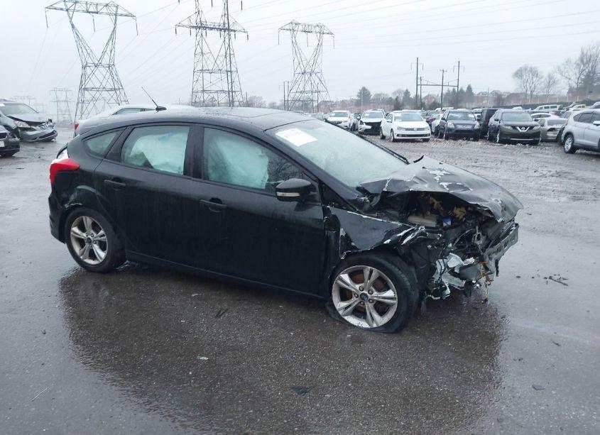 2014 Ford Focus SE (VIN 1FADP3K2XEL457343) main photo