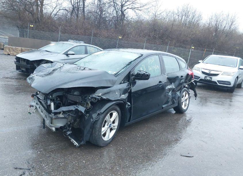 Photo 2 of 2014 Ford Focus SE (VIN 1FADP3K2XEL457343)