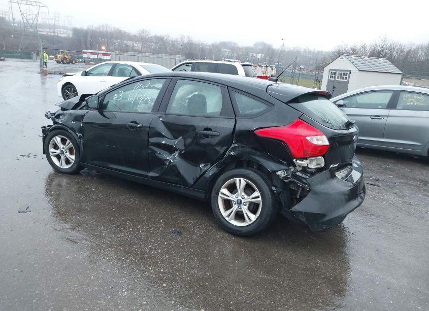 Photo 3 of 2014 Ford Focus SE (VIN 1FADP3K2XEL457343)
