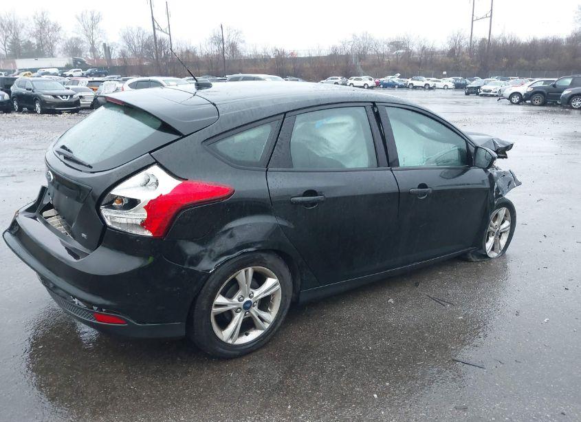 Photo 4 of 2014 Ford Focus SE (VIN 1FADP3K2XEL457343)