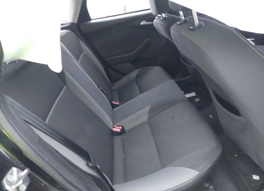 Photo 8 of 2014 Ford Focus SE (VIN 1FADP3K2XEL457343)