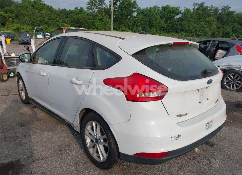 Photo 3 of 2015 Ford Focus SE (VIN 1FADP3K2XFL201849)