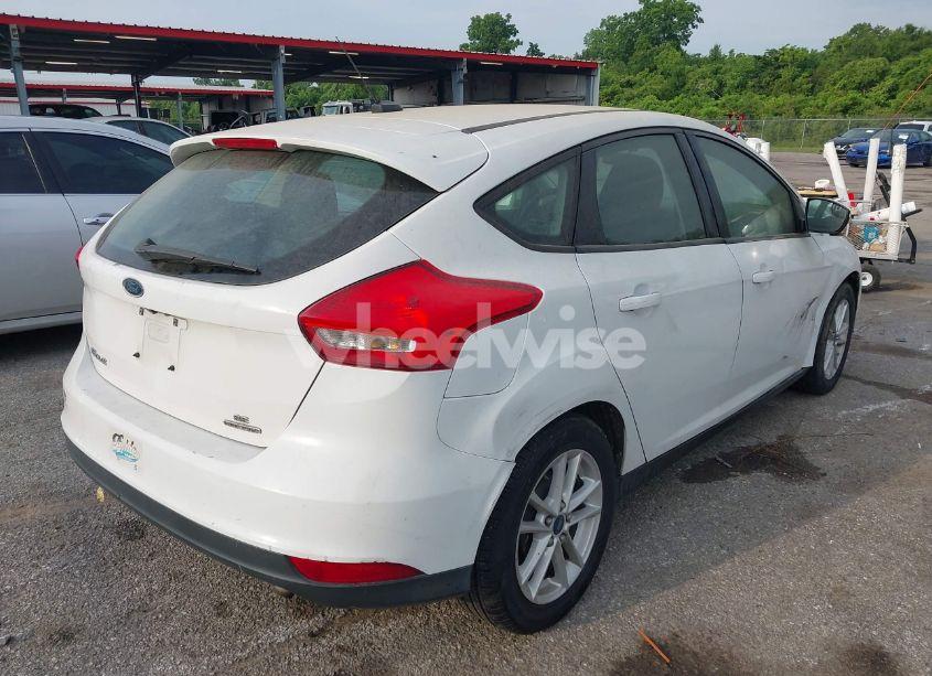Photo 4 of 2015 Ford Focus SE (VIN 1FADP3K2XFL201849)