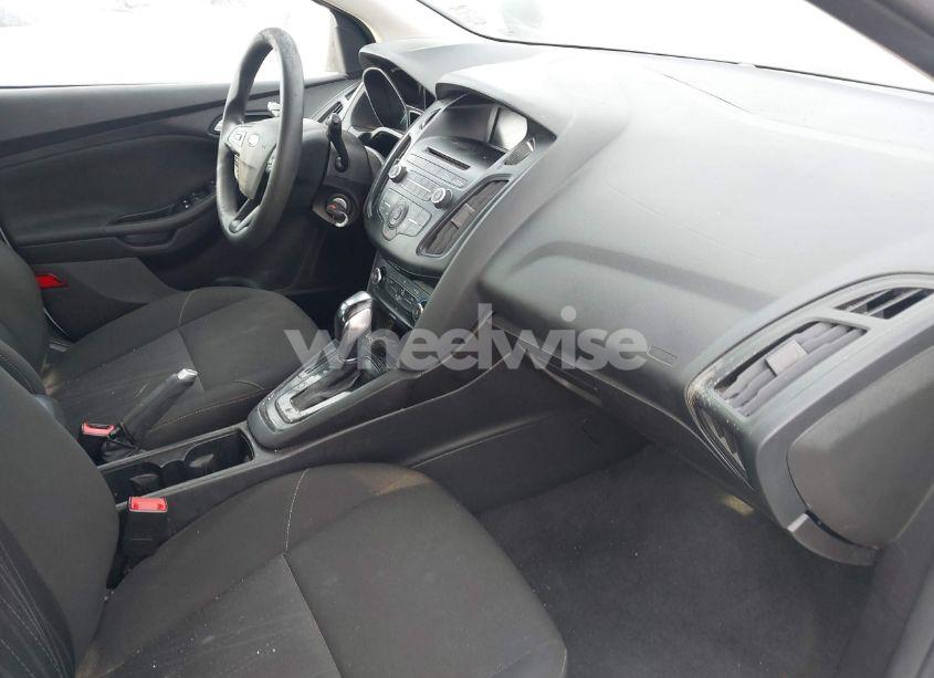 Photo 5 of 2015 Ford Focus SE (VIN 1FADP3K2XFL201849)