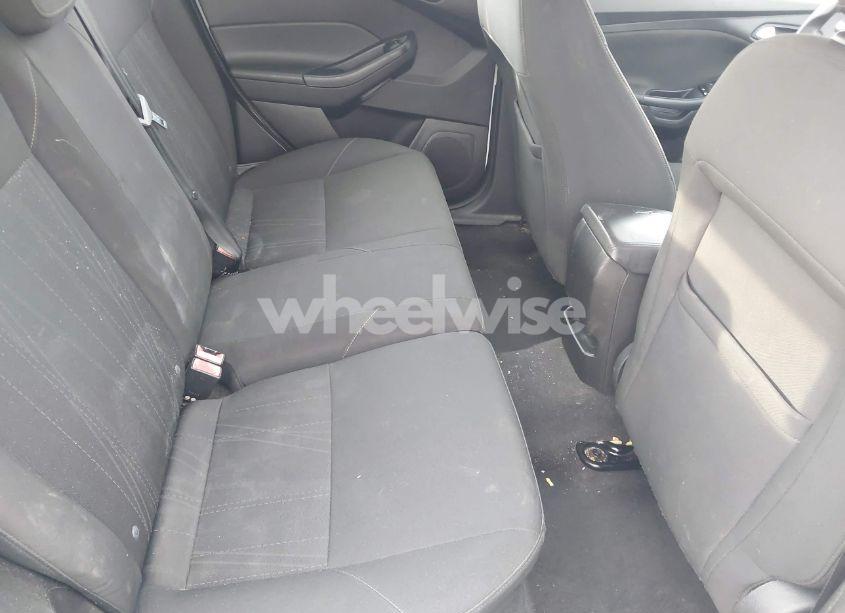 Photo 8 of 2015 Ford Focus SE (VIN 1FADP3K2XFL201849)