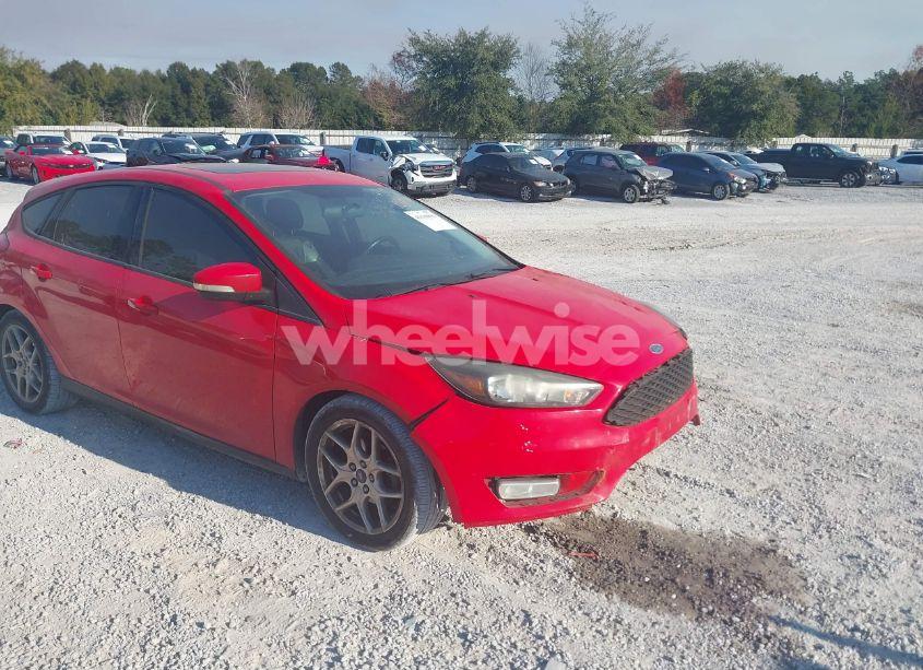 2015 Ford Focus SE (VIN 1FADP3K2XFL214147) main photo