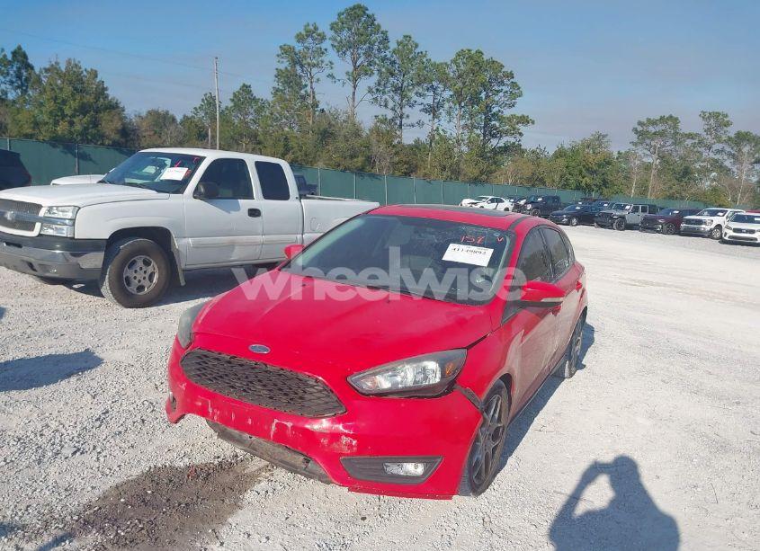 Photo 2 of 2015 Ford Focus SE (VIN 1FADP3K2XFL214147)