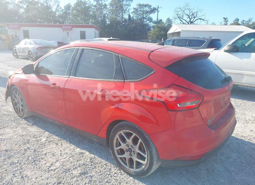 Photo 3 of 2015 Ford Focus SE (VIN 1FADP3K2XFL214147)