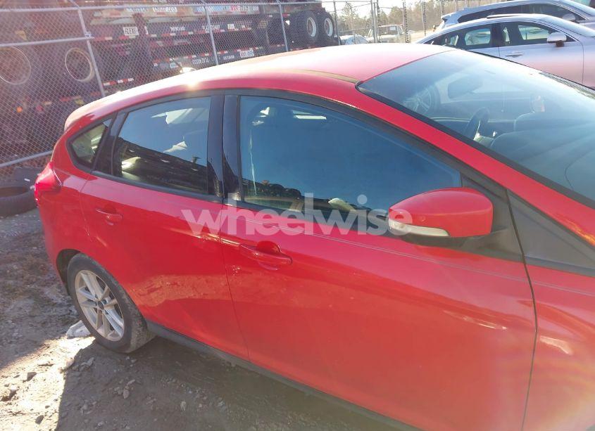 Photo 13 of 2015 Ford Focus SE (VIN 1FADP3K2XFL233085)