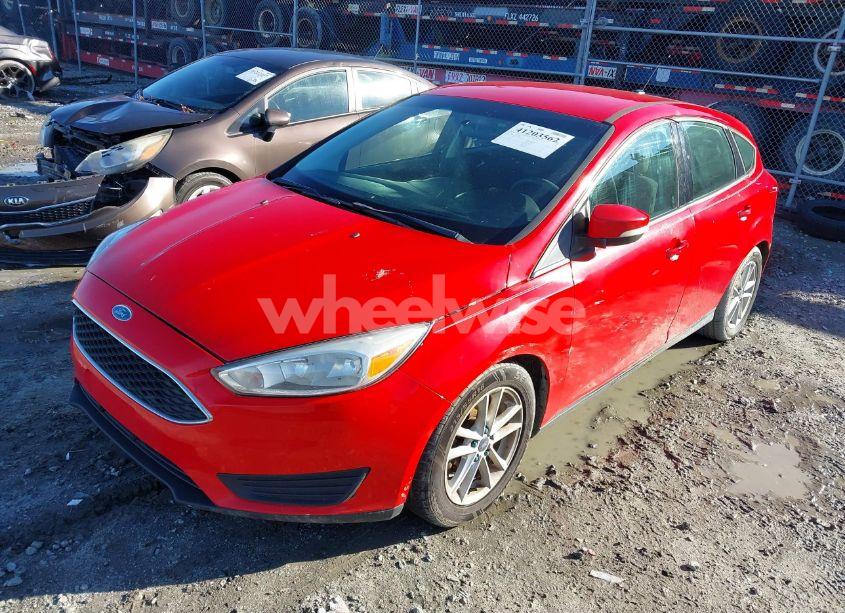 Photo 2 of 2015 Ford Focus SE (VIN 1FADP3K2XFL233085)