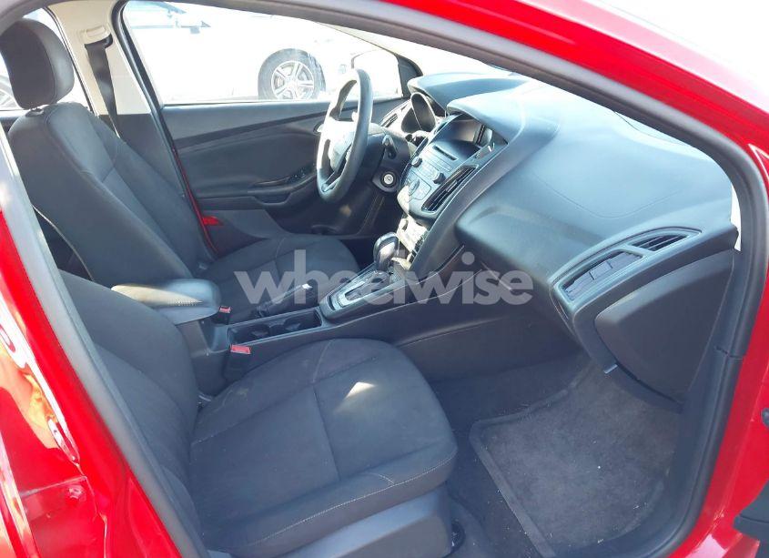 Photo 5 of 2015 Ford Focus SE (VIN 1FADP3K2XFL233085)