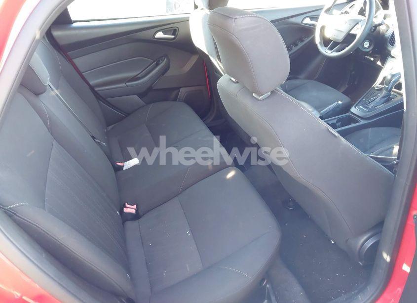 Photo 8 of 2015 Ford Focus SE (VIN 1FADP3K2XFL233085)