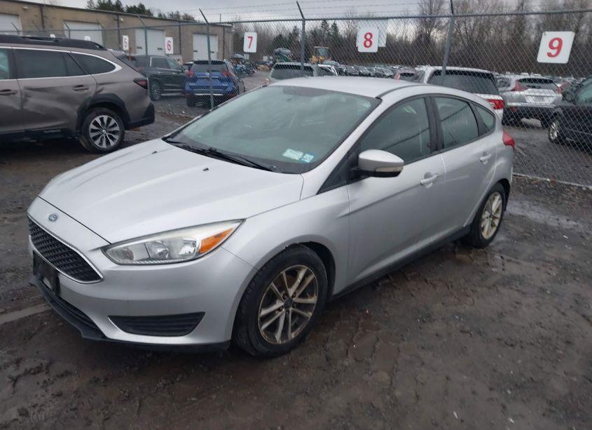 Photo 2 of 2015 Ford Focus SE (VIN 1FADP3K2XFL249688)