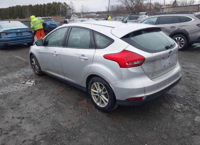 Photo 3 of 2015 Ford Focus SE (VIN 1FADP3K2XFL249688)