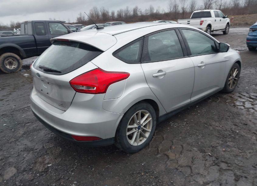Photo 4 of 2015 Ford Focus SE (VIN 1FADP3K2XFL249688)